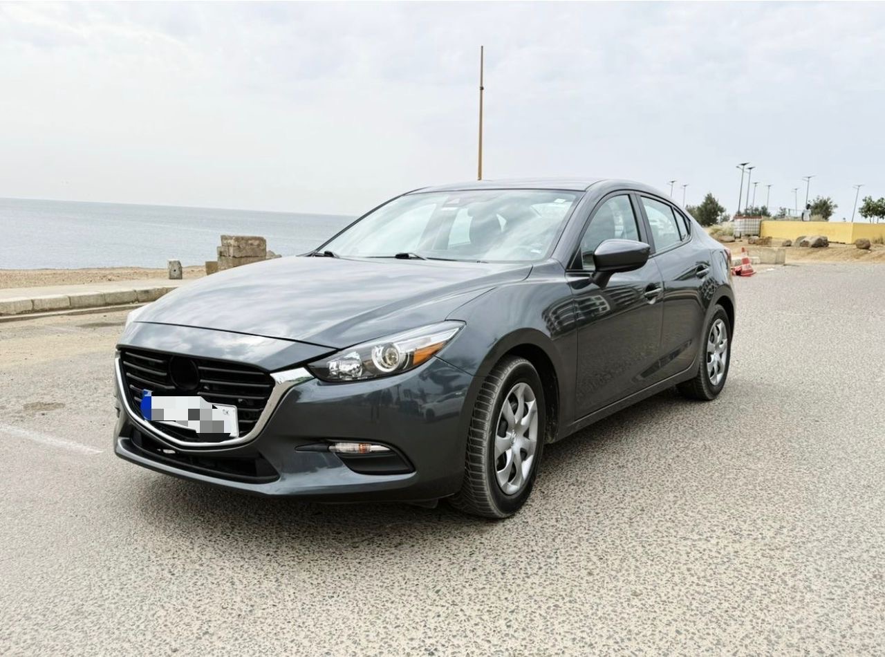 Mazda Mazda 3 2018 à louer à Dakar — Gunóor