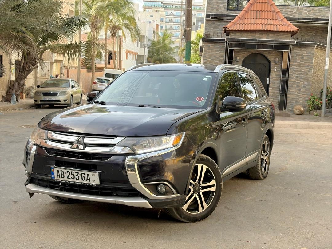 Mitsubishi Outlander 2019 à louer à Dakar — Gunóor
