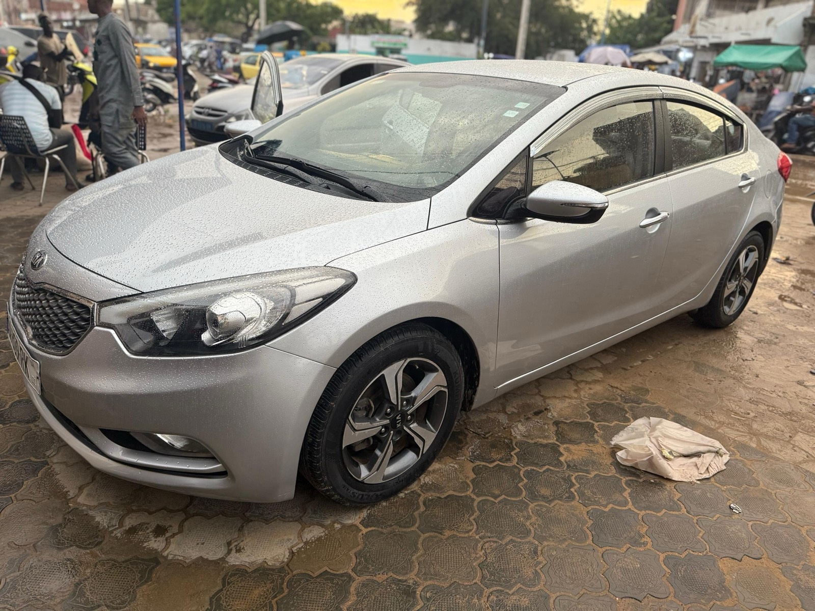 Kia K3 2015 à louer à Dakar — Gunóor