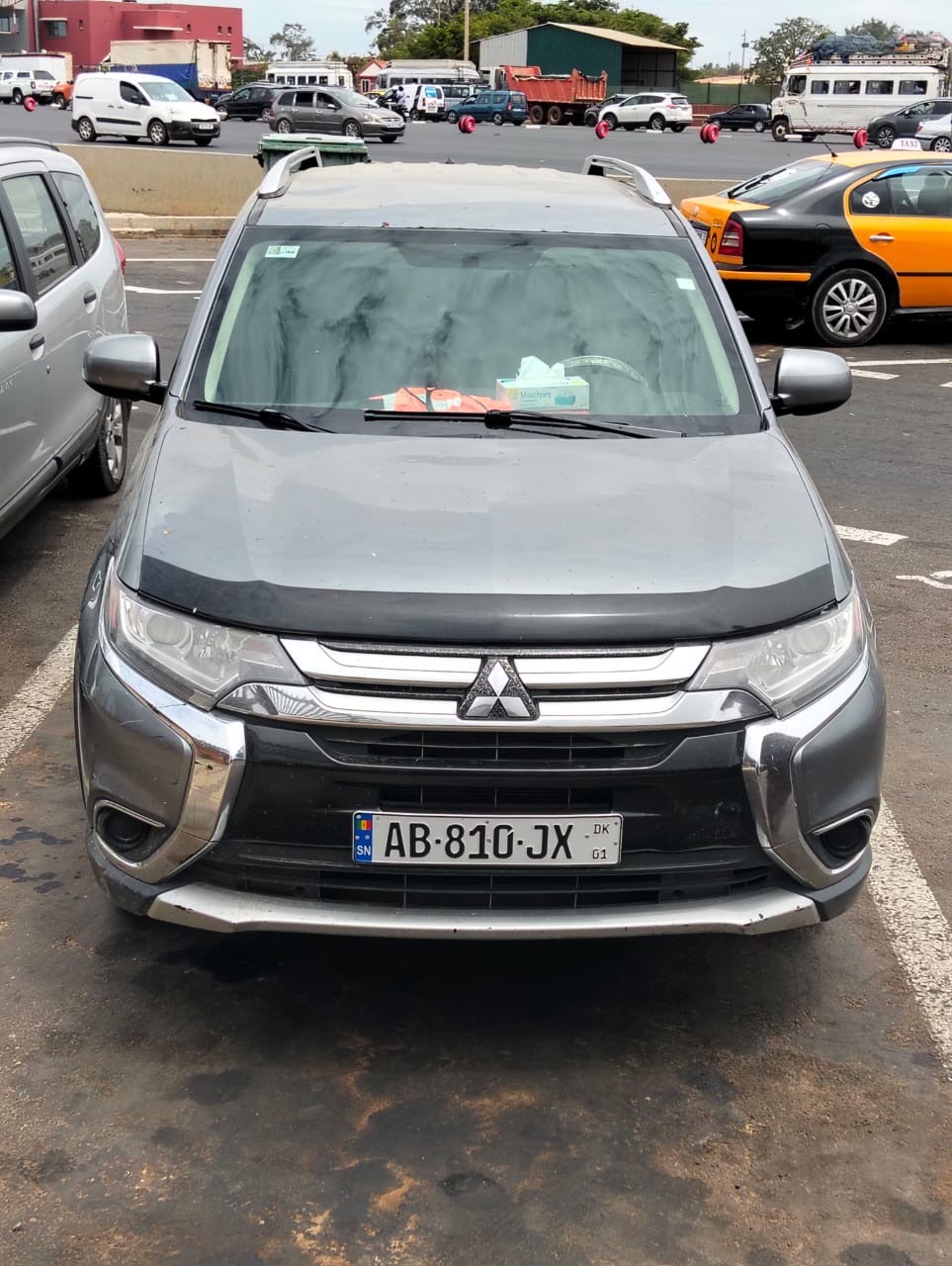 Mitsubishi Outlander 2017 à louer à Dakar — Gunóor