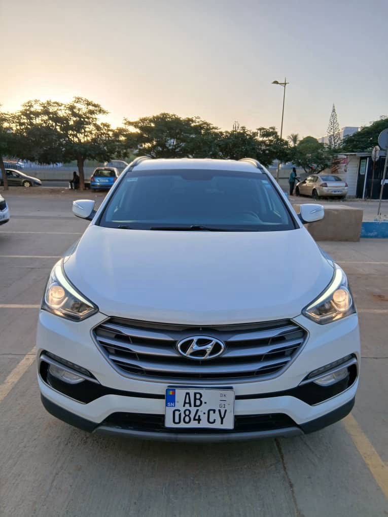 Hyundai Santa fe 2020 à louer à Dakar — Gunóor