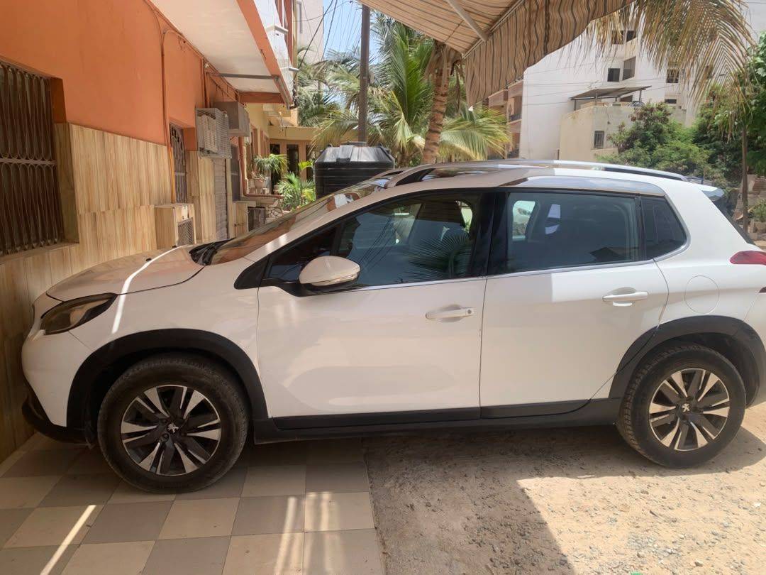 Peugeot 2008 2021 à louer à Dakar — Gunóor